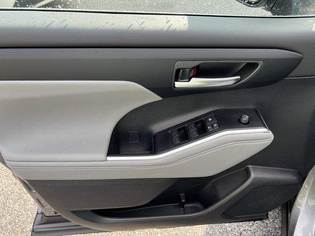 new 2026 Toyota Highlander car, priced at $49,386