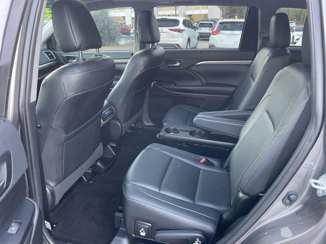 used 2019 Toyota Highlander car, priced at $28,500