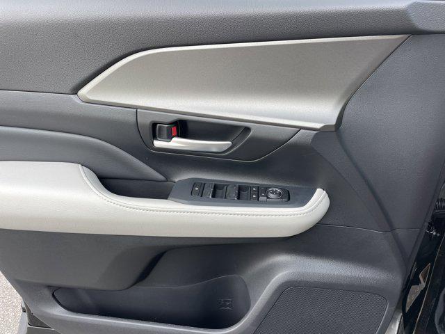 new 2025 Toyota Highlander car, priced at $46,232