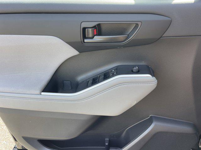 used 2023 Toyota Highlander car, priced at $35,499