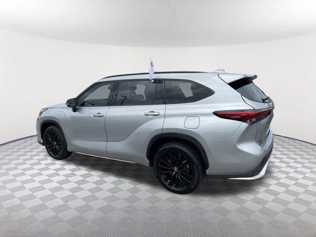 used 2023 Toyota Highlander car, priced at $41,498