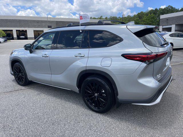 used 2023 Toyota Highlander car, priced at $45,498
