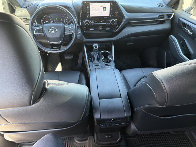 used 2021 Toyota Highlander car, priced at $32,900