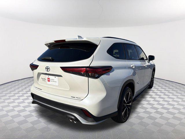 used 2021 Toyota Highlander car, priced at $32,900