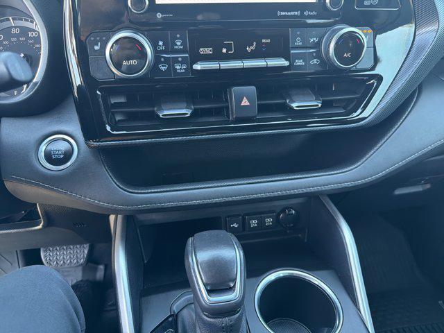 used 2021 Toyota Highlander car, priced at $32,900