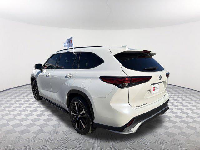 used 2021 Toyota Highlander car, priced at $32,900