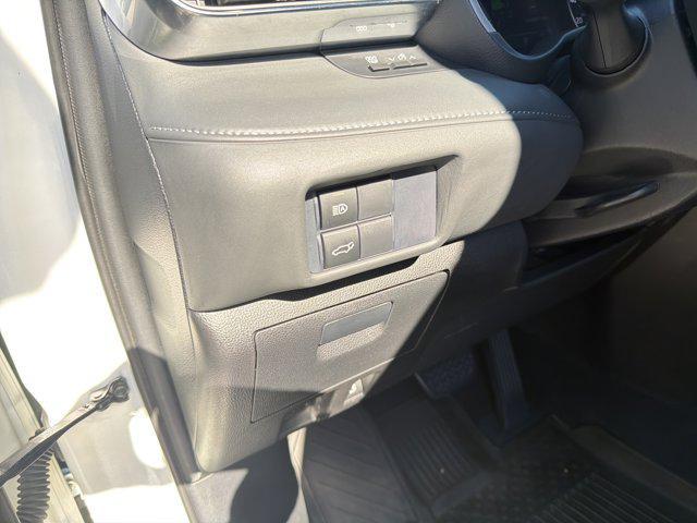 used 2021 Toyota Highlander car, priced at $32,900