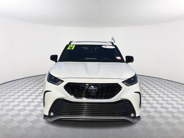 used 2021 Toyota Highlander car, priced at $32,900