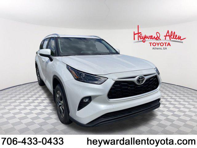 new 2025 Toyota Highlander car, priced at $46,621
