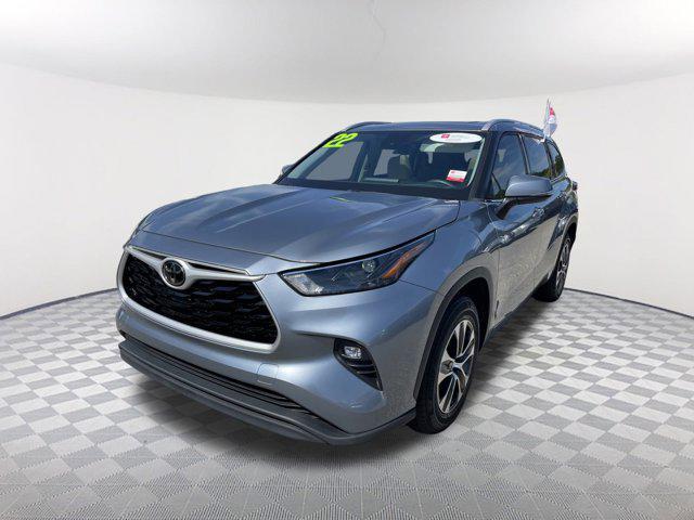 used 2022 Toyota Highlander car, priced at $35,998