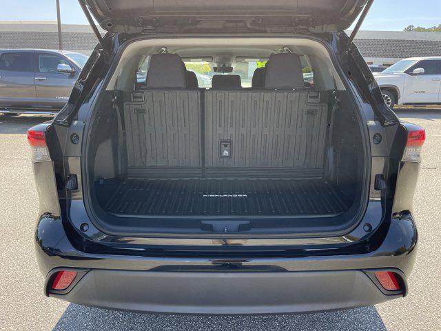 used 2023 Toyota Highlander car, priced at $32,498