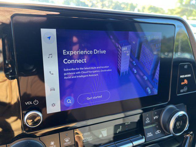 used 2024 Toyota Highlander car, priced at $32,998