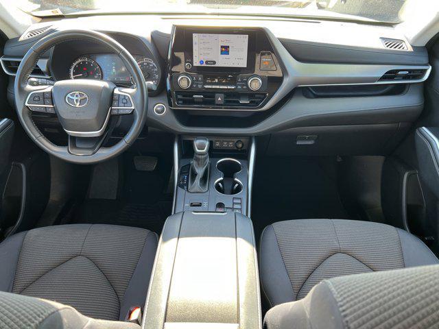 used 2024 Toyota Highlander car, priced at $32,998