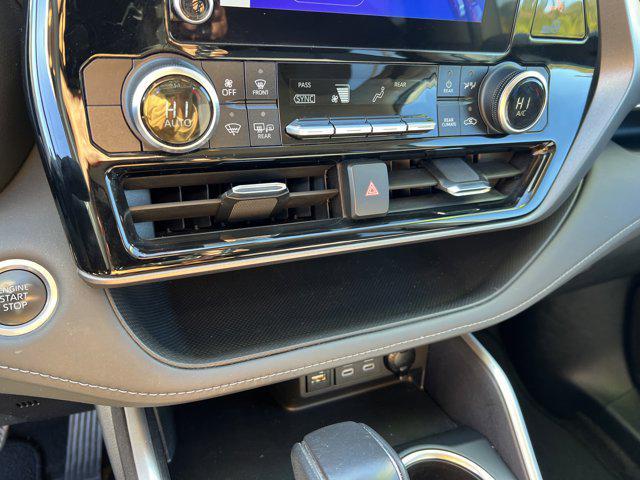 used 2024 Toyota Highlander car, priced at $32,998