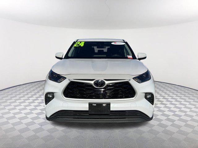 used 2024 Toyota Highlander car, priced at $32,998