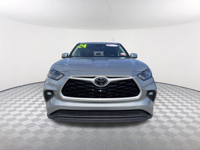 used 2024 Toyota Highlander car, priced at $37,998