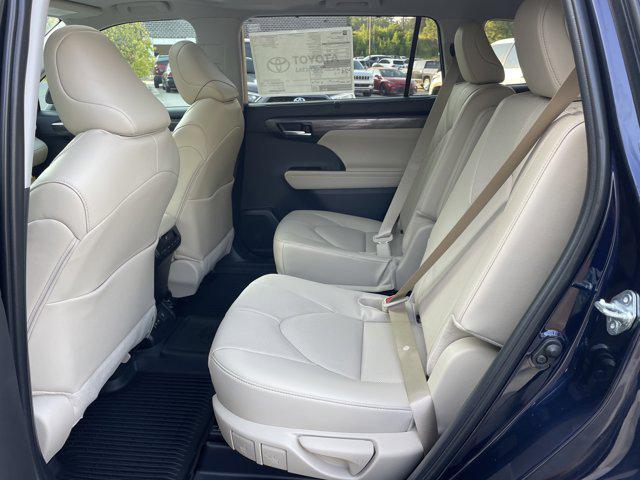 new 2025 Toyota Highlander car, priced at $54,571