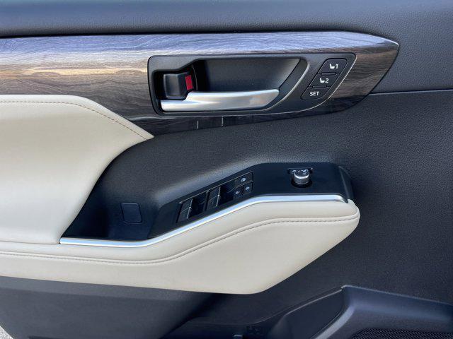new 2025 Toyota Highlander car, priced at $54,571