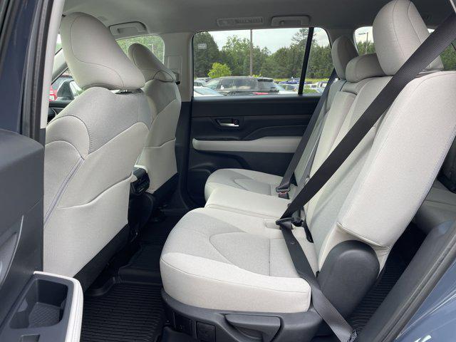 new 2025 Toyota Highlander Hybrid car, priced at $49,712
