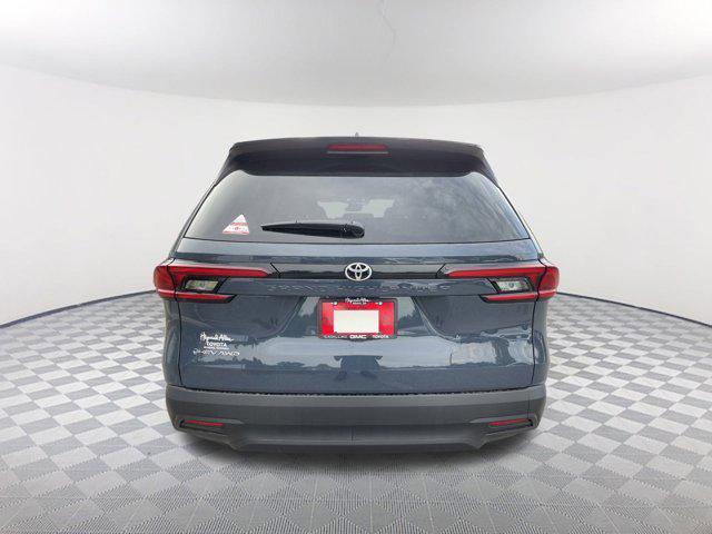 new 2025 Toyota Highlander Hybrid car, priced at $49,712