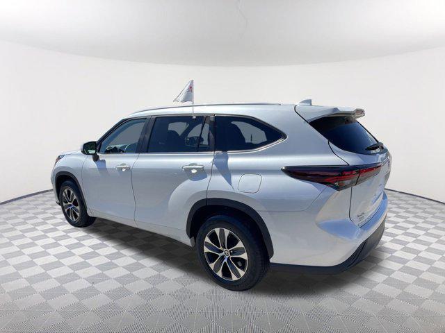 used 2024 Toyota Highlander Hybrid car, priced at $43,900