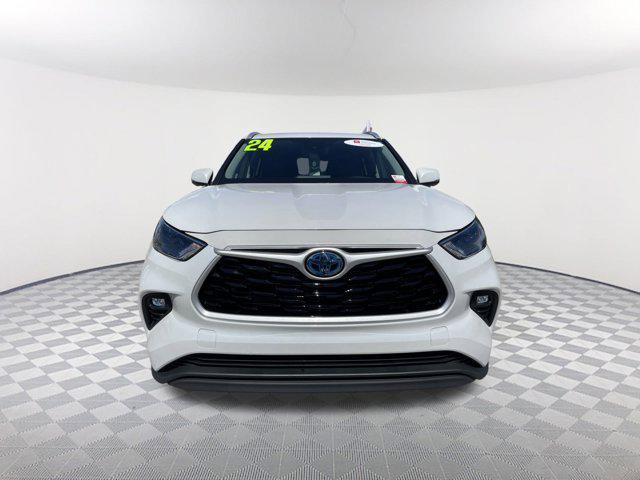 used 2024 Toyota Highlander Hybrid car, priced at $43,900
