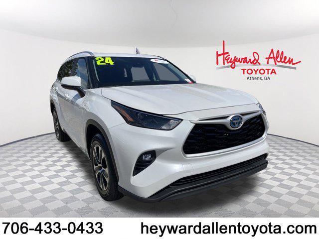 used 2024 Toyota Highlander Hybrid car, priced at $43,900
