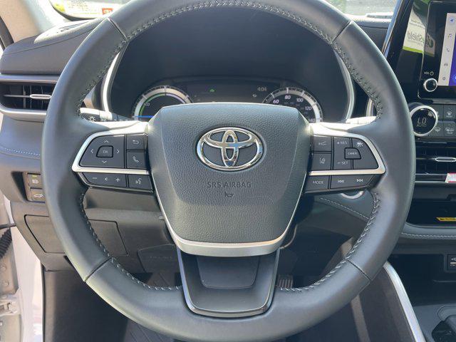 used 2024 Toyota Highlander Hybrid car, priced at $43,900