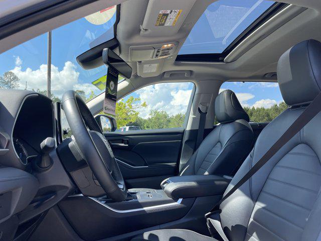 used 2024 Toyota Highlander Hybrid car, priced at $43,900