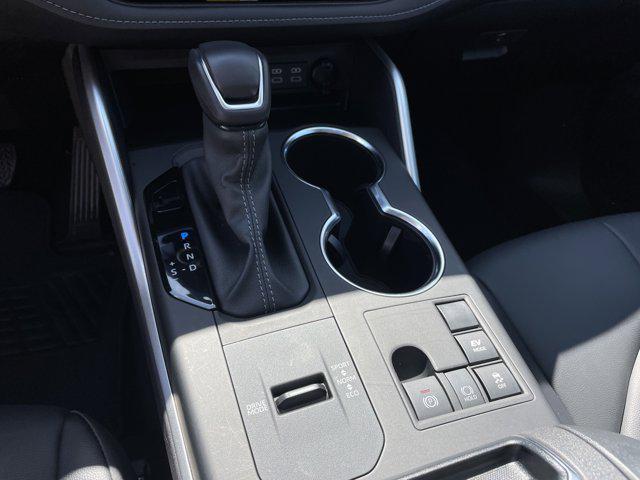 used 2024 Toyota Highlander Hybrid car, priced at $43,900