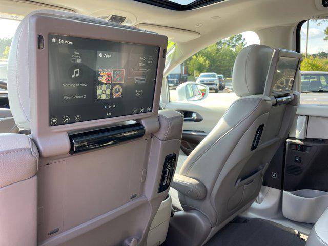 used 2018 Chrysler Pacifica car, priced at $14,998