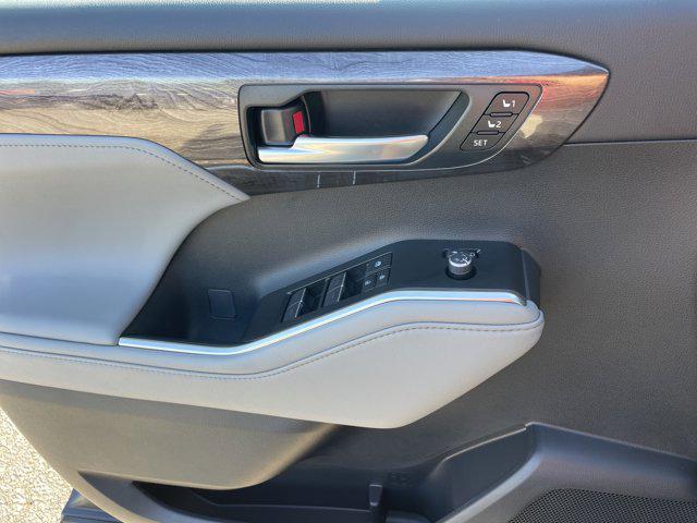 new 2025 Toyota Highlander car, priced at $54,329