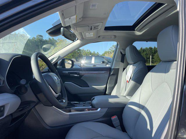 new 2025 Toyota Highlander car, priced at $54,329