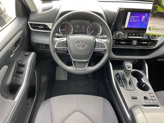 used 2023 Toyota Highlander car, priced at $35,900