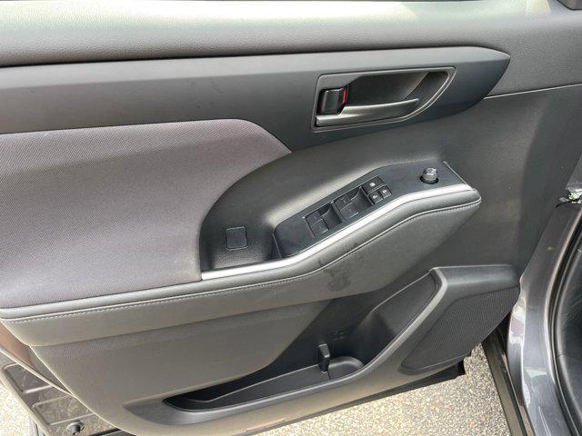 used 2023 Toyota Highlander car, priced at $35,900