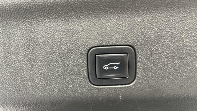 used 2023 GMC Yukon XL car, priced at $68,850