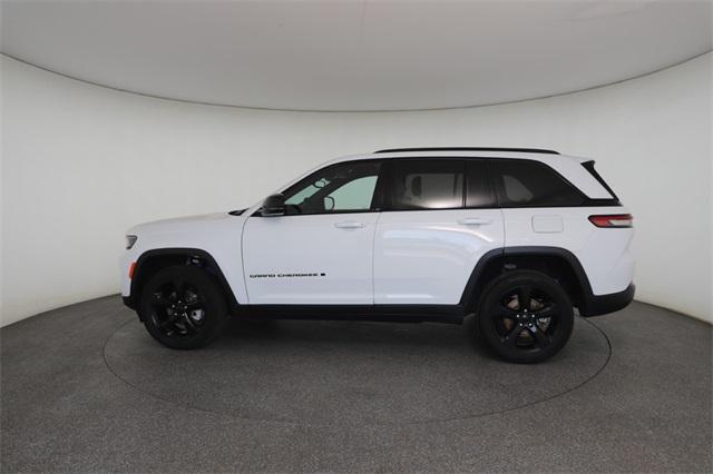 used 2023 Jeep Grand Cherokee car, priced at $28,046