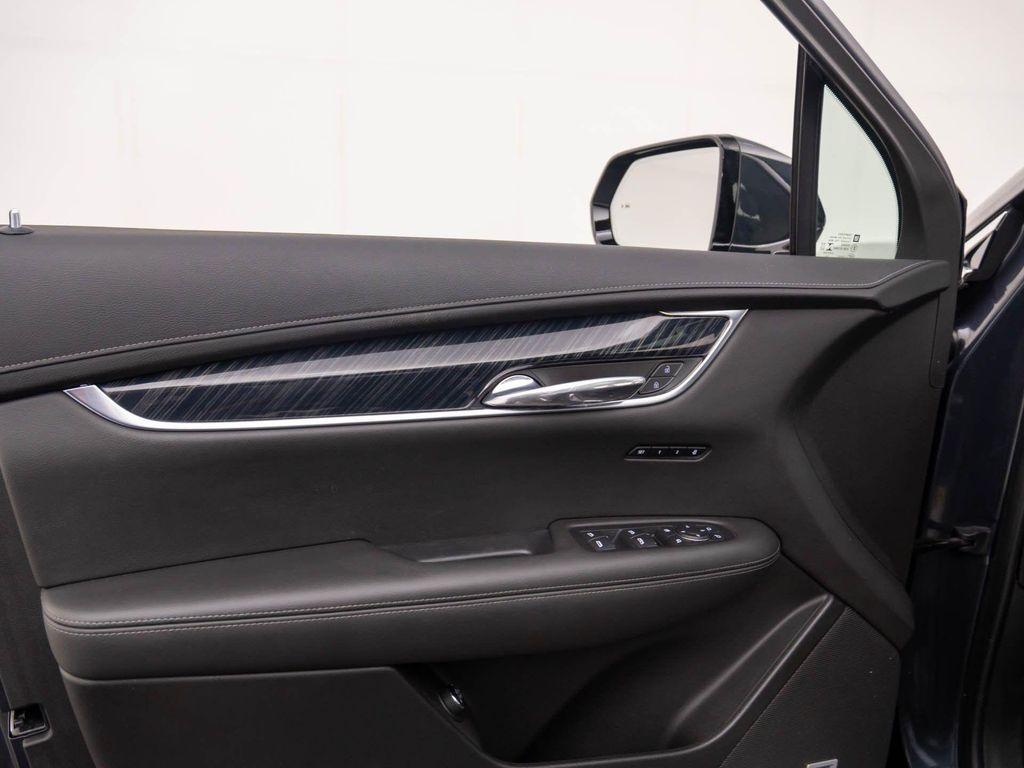 used 2022 Cadillac XT6 car, priced at $38,000