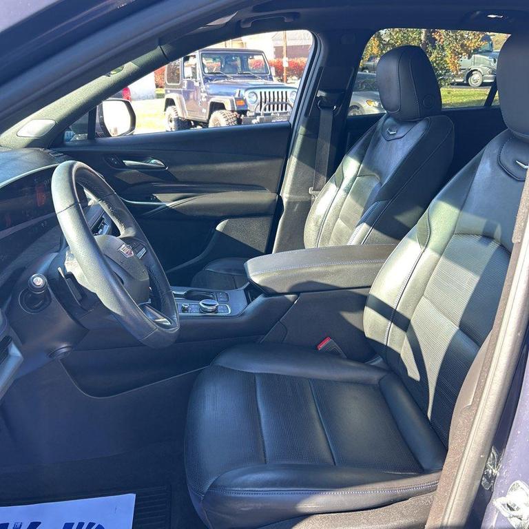 used 2024 Cadillac XT4 car, priced at $39,001