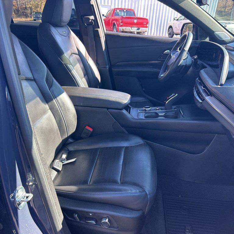used 2024 Cadillac XT4 car, priced at $39,001