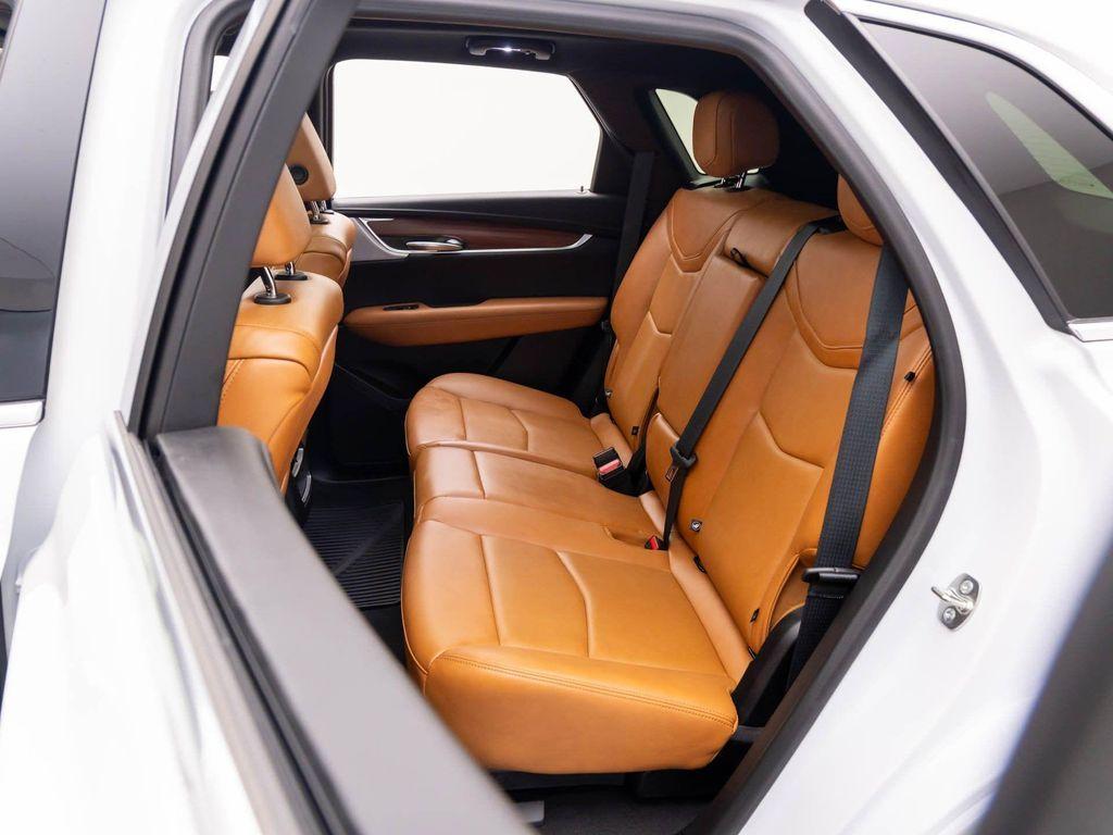 new 2025 Cadillac XT5 car, priced at $47,771