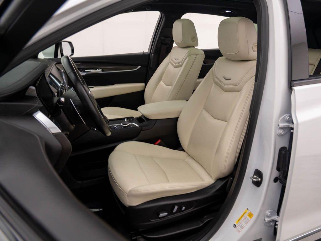 used 2022 Cadillac XT5 car, priced at $34,500