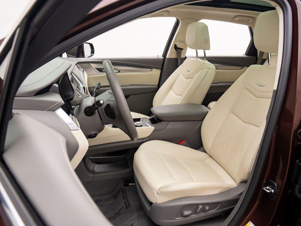 used 2023 Cadillac XT5 car, priced at $36,000