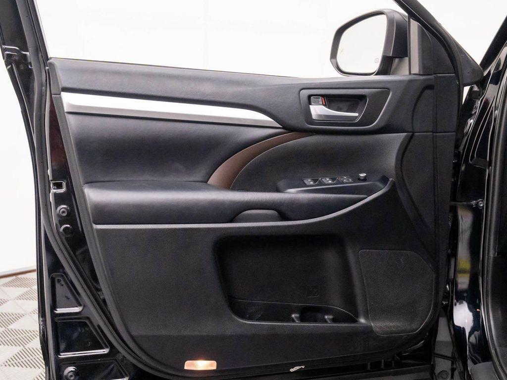 used 2019 Toyota Highlander car, priced at $27,423