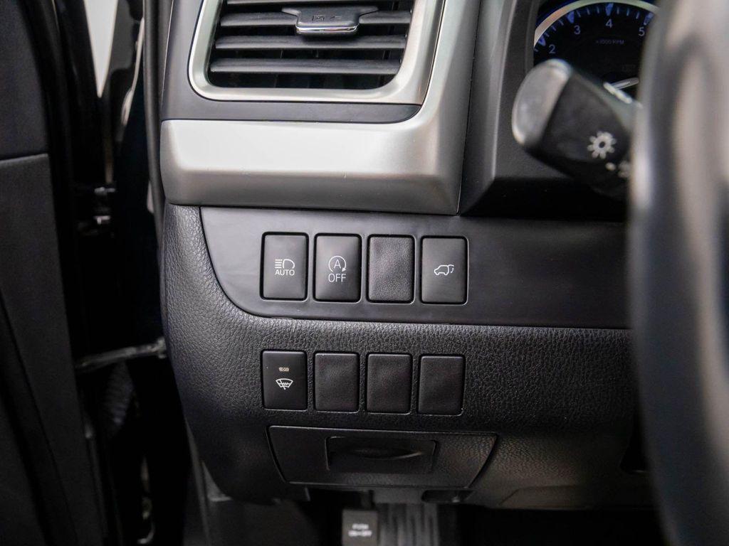 used 2019 Toyota Highlander car, priced at $27,423