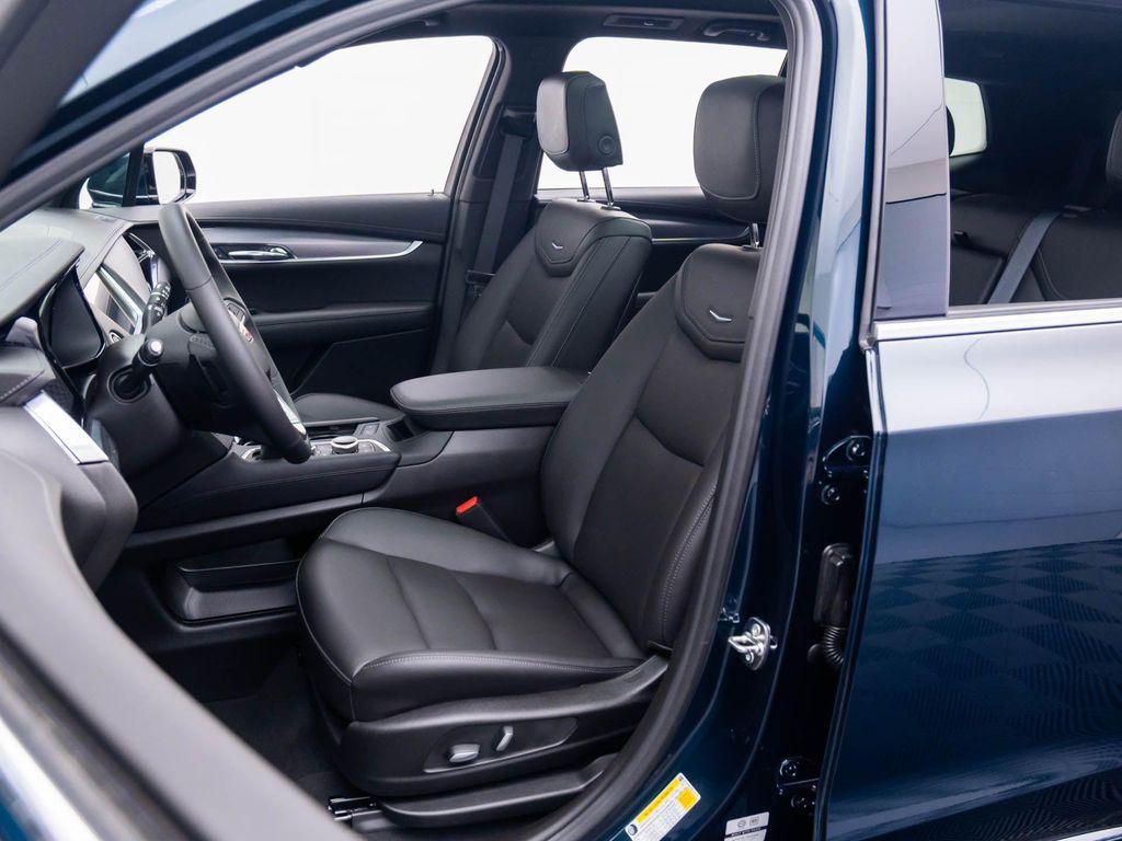 new 2025 Cadillac XT6 car, priced at $48,000