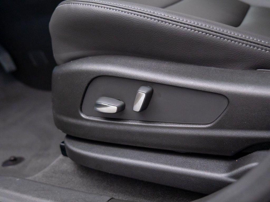 new 2025 Cadillac XT6 car, priced at $47,000