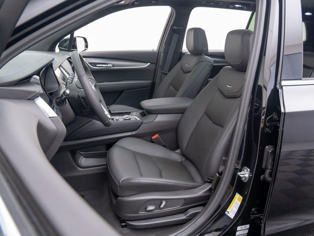 new 2025 Cadillac XT6 car, priced at $47,000