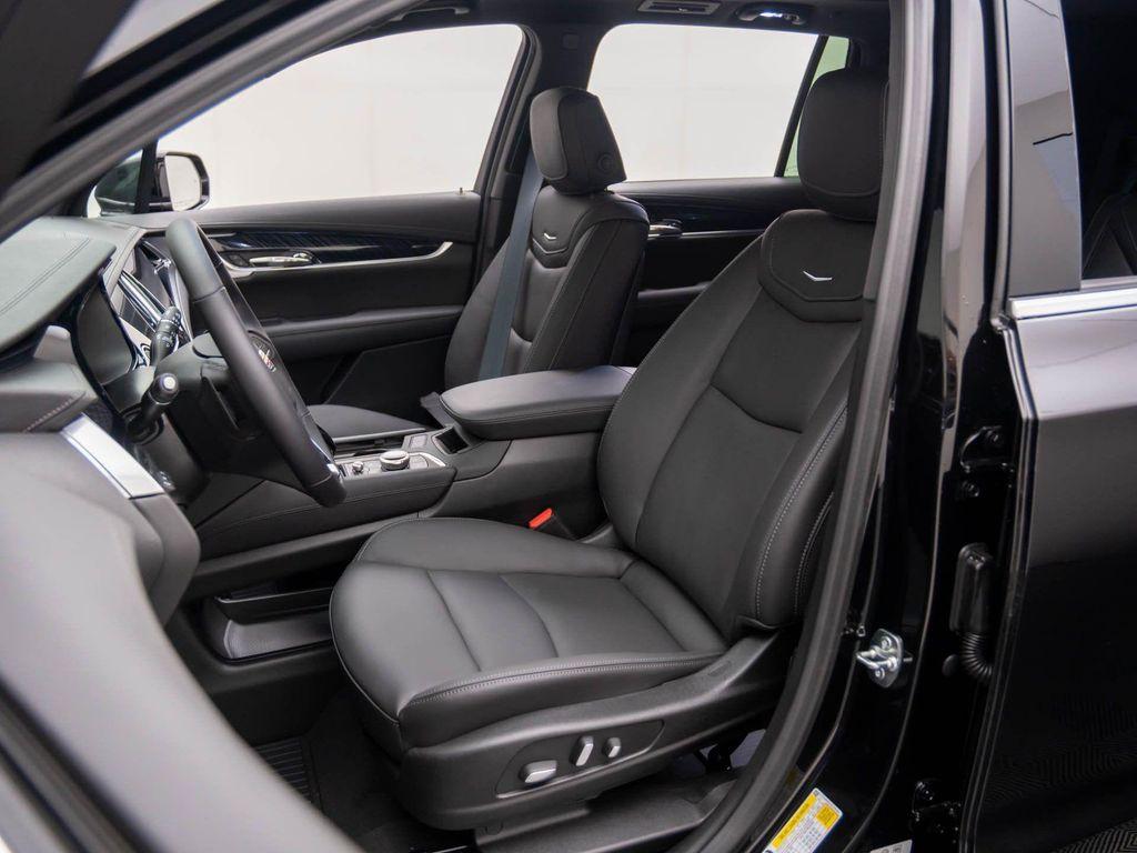 new 2025 Cadillac XT6 car, priced at $56,000