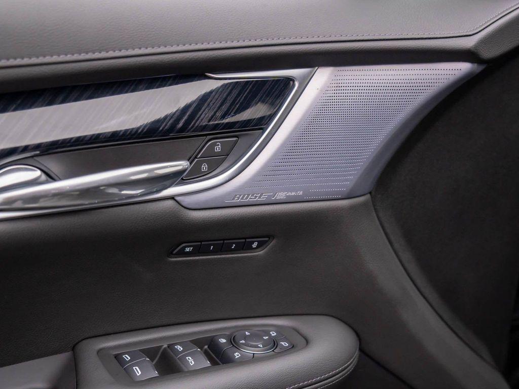 new 2025 Cadillac XT6 car, priced at $56,000